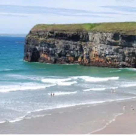 Hollys Holiday home Ahimma