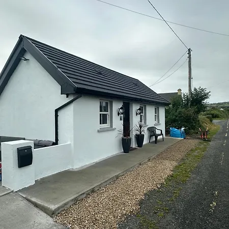 Hollys Holiday home Ahimma